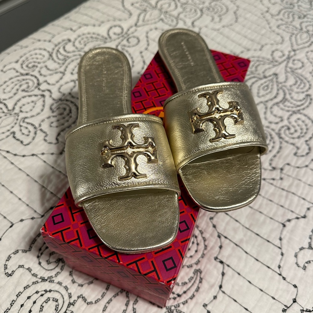 Tory Burch Gold slides 🥰🥰🥰